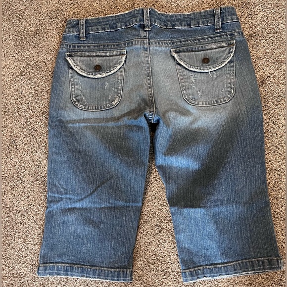 Cropped Aeropostale Jeans, Size 11/12 - Picture 3 of 3